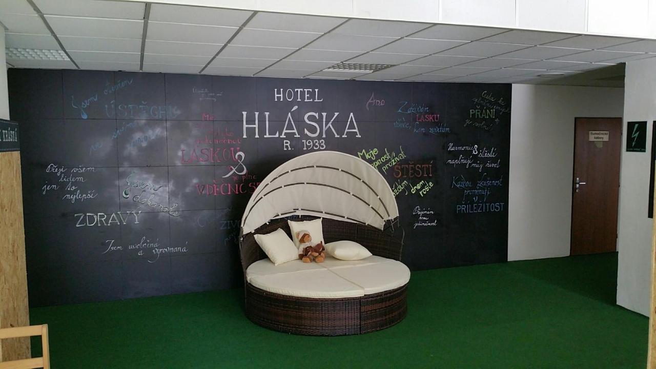 Hotel Hlaska Zlenice Esterno foto
