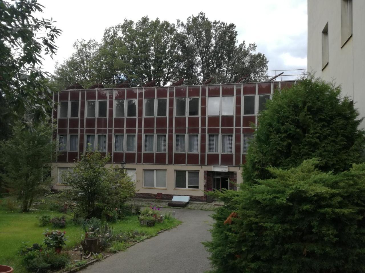 Hotel Hlaska Zlenice Esterno foto